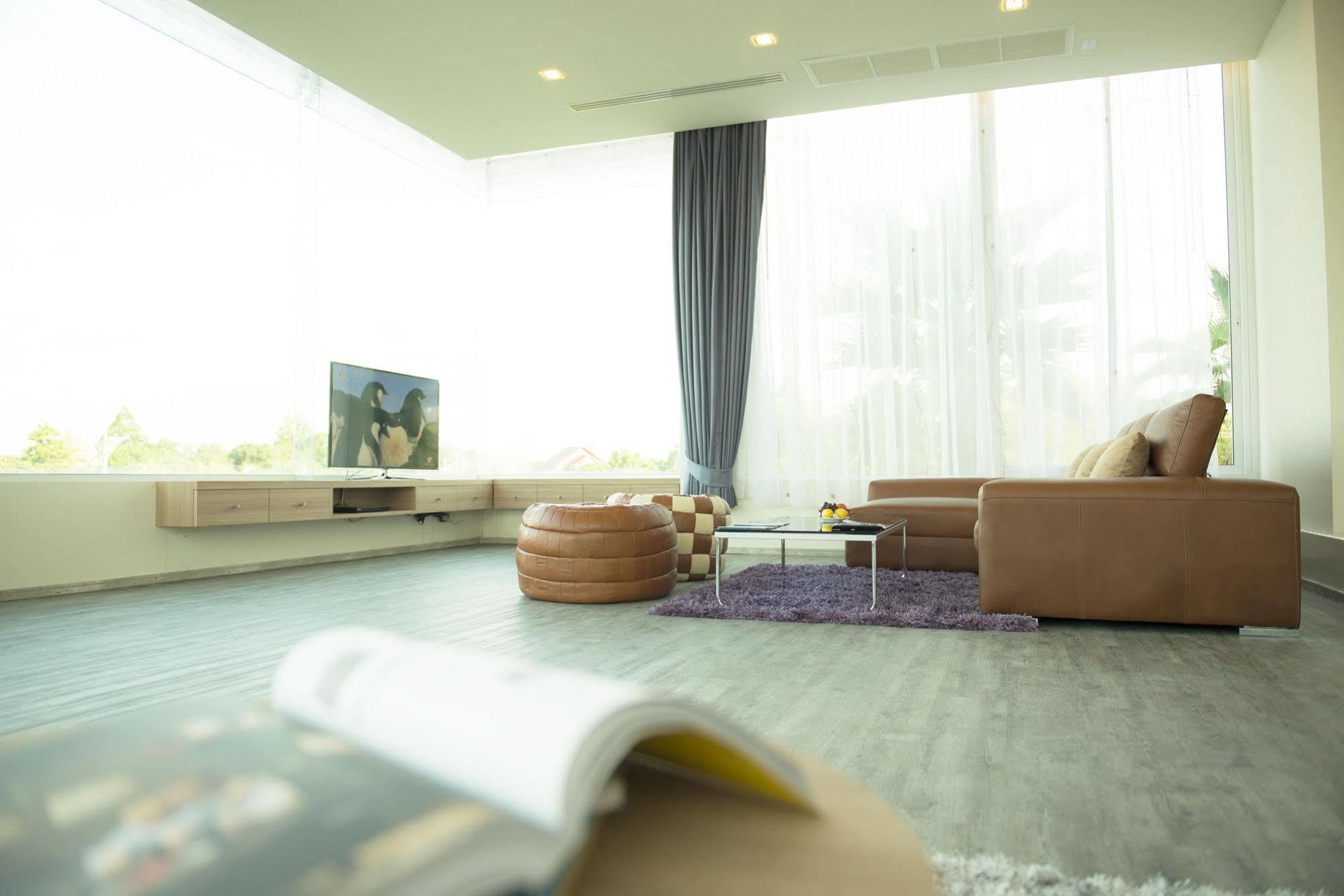 The Beverly Hills Hotel Nakhonratchasima Exterior foto