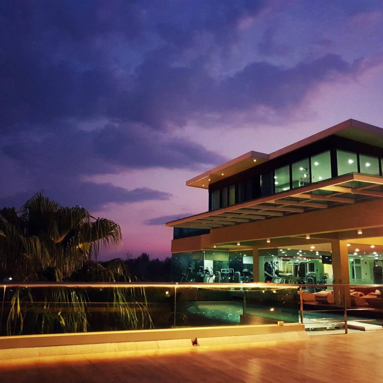 The Beverly Hills Hotel Nakhonratchasima Exterior foto
